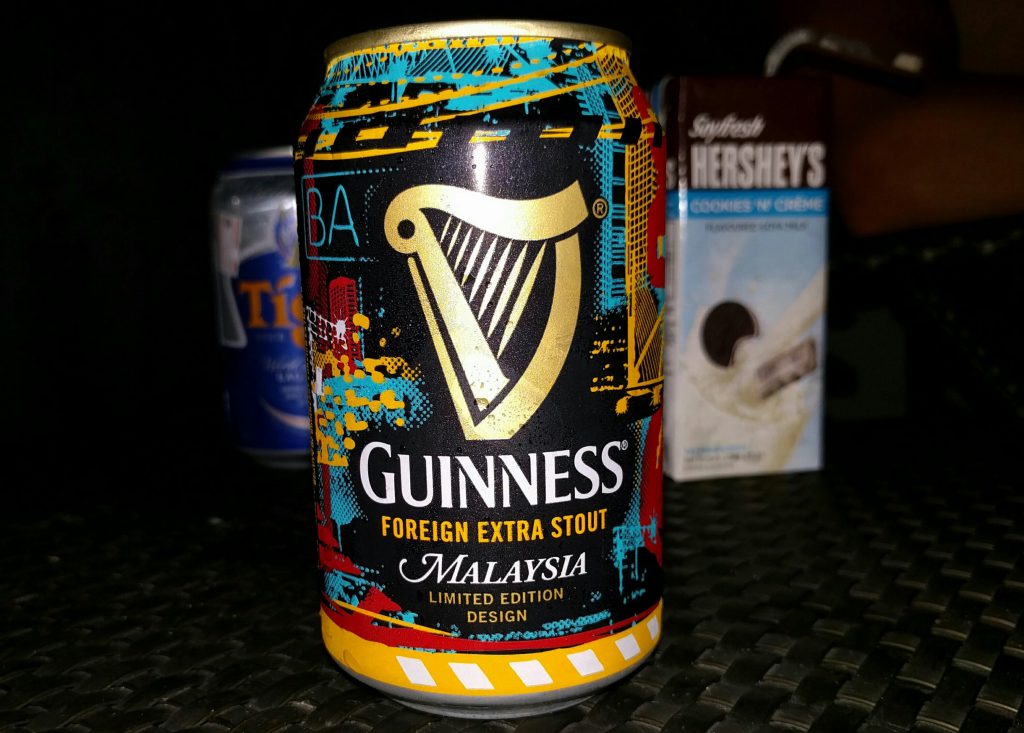 Tobn und ich (Monika) haben den Abend auf der Terrasse bei einem Bier ausklingen lassen und bei diesem Aufdruck verbündet man Guinness gar nicht so sehr mit Irland
